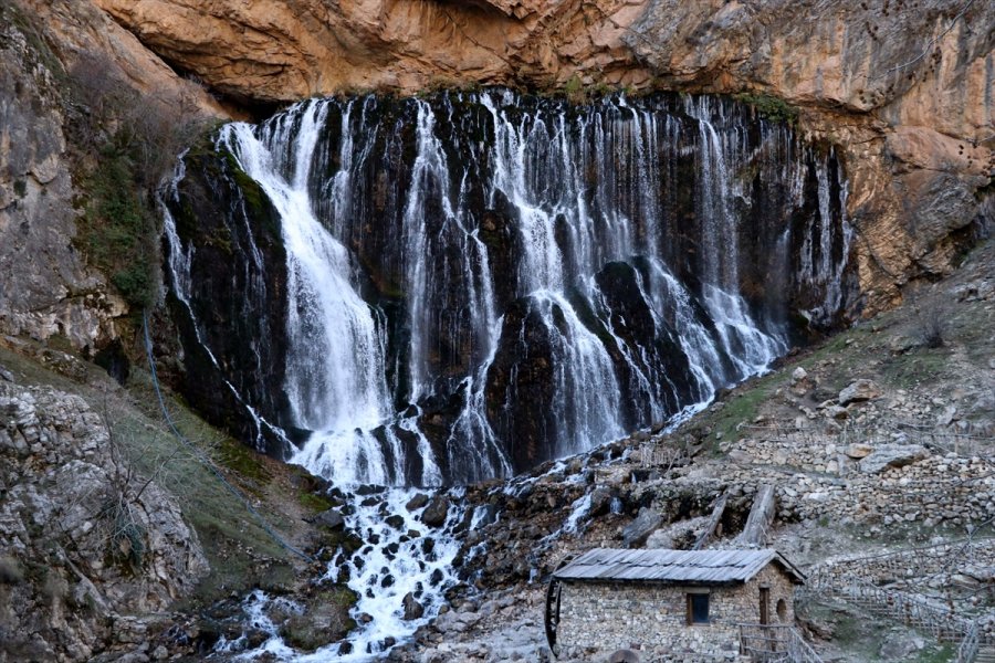 Kar Yağışıyla Coşan Kayseri'deki 