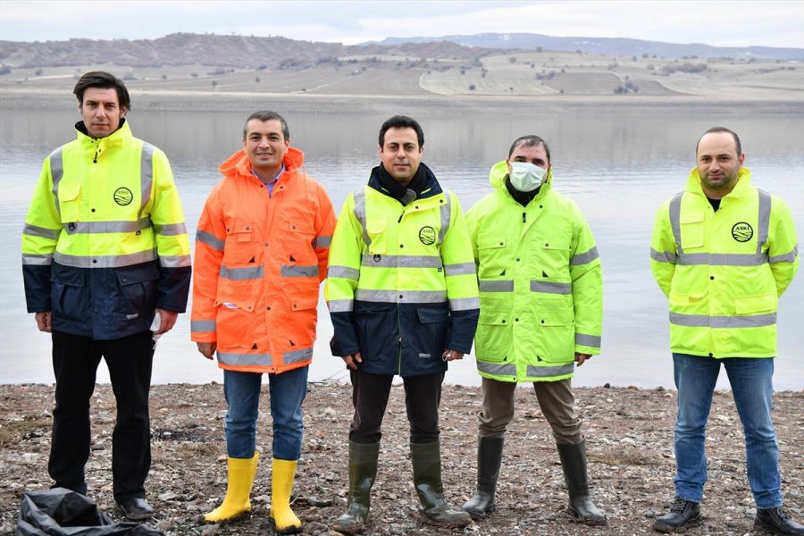 Aski, Baraj Ve Göl Kıyılarındaki Atık Ve Çöpleri Temizliyor