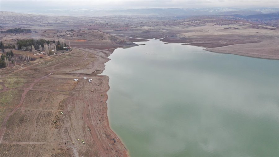 Aski, Baraj Ve Göl Kıyılarındaki Atık Ve Çöpleri Temizliyor