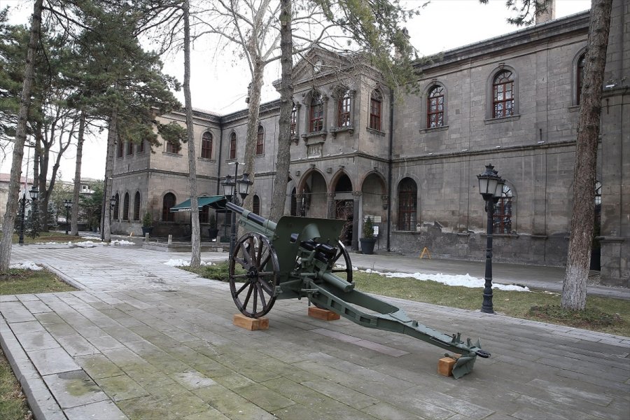 Kayseri'de 77 Yıllık Sahra Topu Yeni Haliyle Milli Mücadele Müzesi'ndeki Yerini Aldı