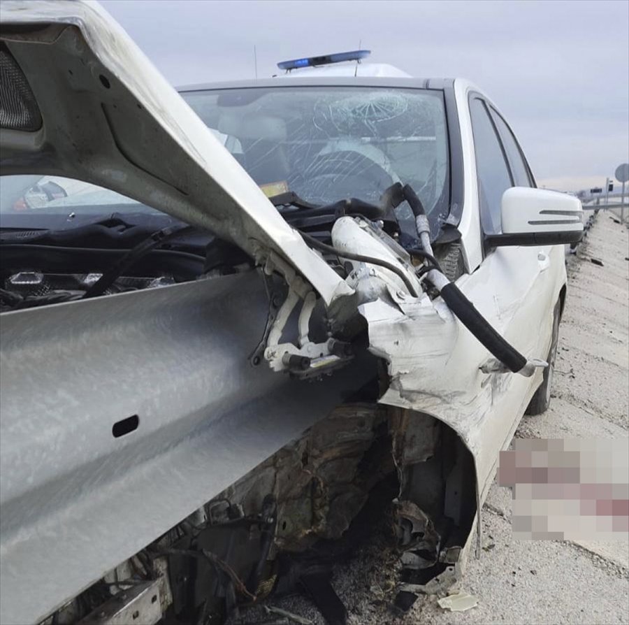 Konya’da Bariyere Çarpan Otomobilin Sürücüsü Öldü, Kızı Yaralandı