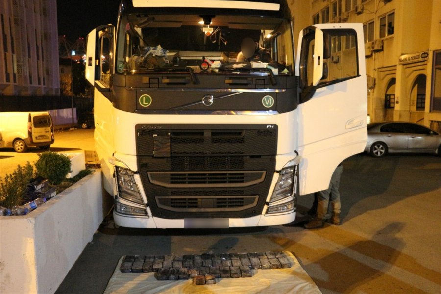 Mersin'de Tıra Gizlenmiş 45 Kilo 500 Gram Eroin Ele Geçirildi