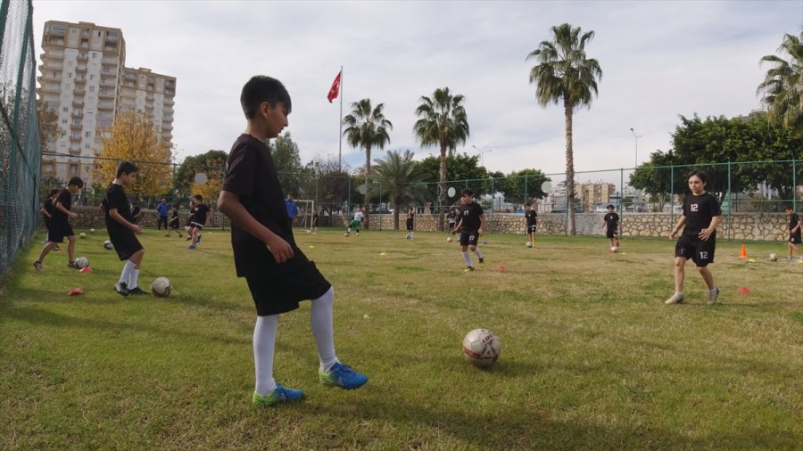 Erdemli'de Öğrenciler Salgının Stresini Sporla Atıyor