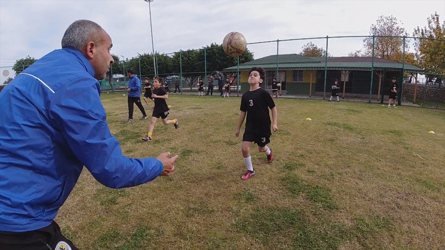 Erdemli'de Öğrenciler Salgının Stresini Sporla Atıyor