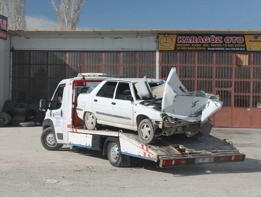 Konya'da Otomobil İle Süt Tankerinin Çarpışması Sonucu 2 Kişi Yaralandı