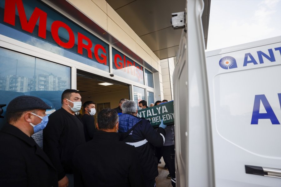 Antalya'daki Trafik Kazasında Hayatını Kaybeden Çiftten Geriye Hüzünlendiren Fotoğraflar Kaldı