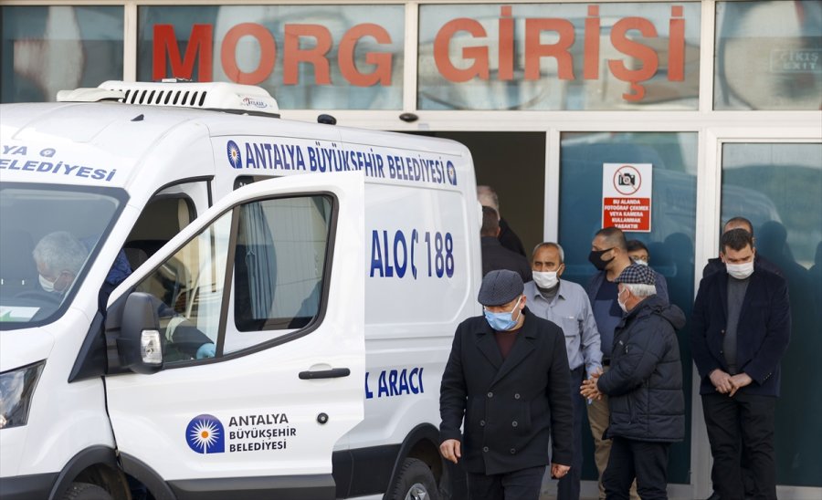 Antalya'daki Trafik Kazasında Hayatını Kaybeden Çiftten Geriye Hüzünlendiren Fotoğraflar Kaldı