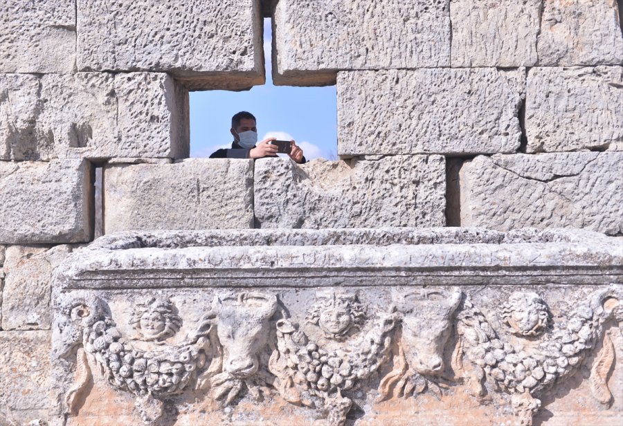 Mersin'deki Uzuncaburç Antik Kenti'nin 2 Bin 300 Yıllık Tarihi, Özel Restorasyonla Yansıtılacak