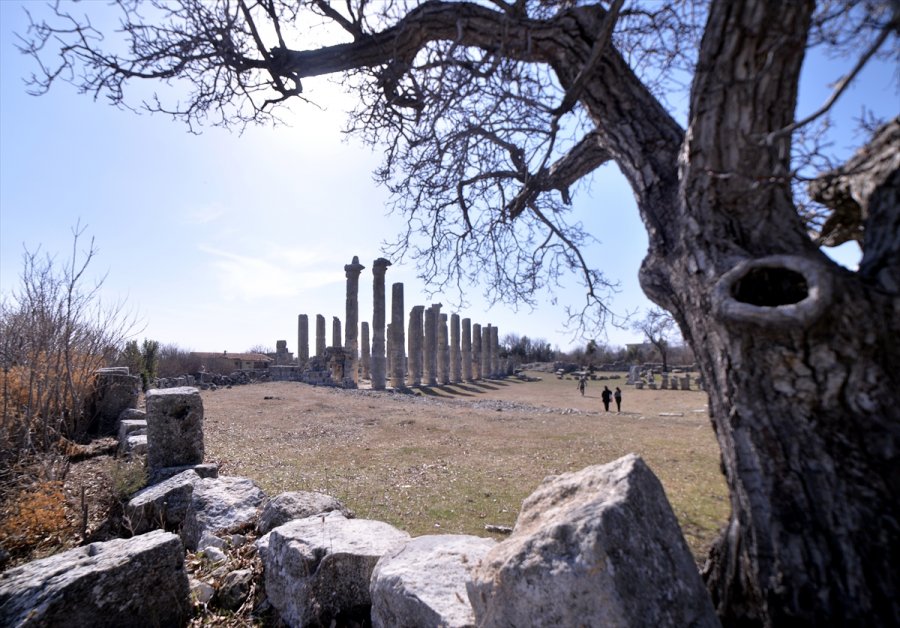 Mersin'deki Uzuncaburç Antik Kenti'nin 2 Bin 300 Yıllık Tarihi, Özel Restorasyonla Yansıtılacak