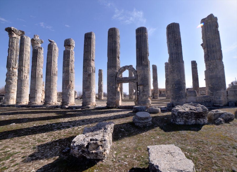 Mersin'deki Uzuncaburç Antik Kenti'nin 2 Bin 300 Yıllık Tarihi, Özel Restorasyonla Yansıtılacak