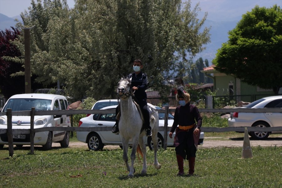 Kayseri'de Özel Öğrenciler Atlı Binicilik Etkinliğine Katıldı