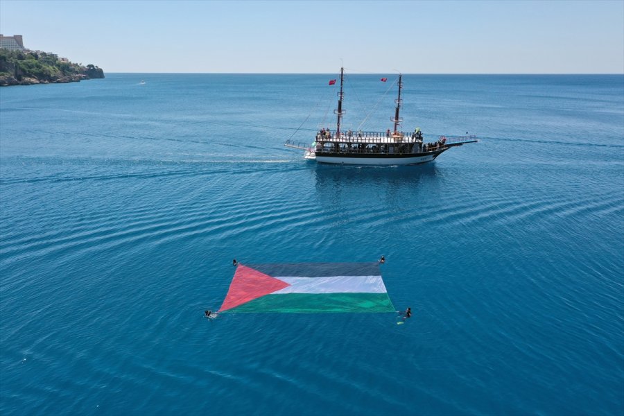 Antalya'da "özgür Mescid-i Aksa, Mavi Marmara" Etkinliğinde Teknelerle Konvoy Oluşturuldu