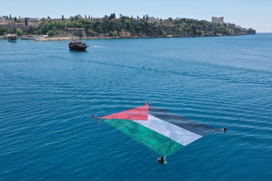 Antalya'da "özgür Mescid-i Aksa, Mavi Marmara" Etkinliğinde Teknelerle Konvoy Oluşturuldu