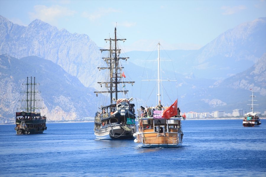 Antalya'da "özgür Mescid-i Aksa, Mavi Marmara" Etkinliğinde Teknelerle Konvoy Oluşturuldu