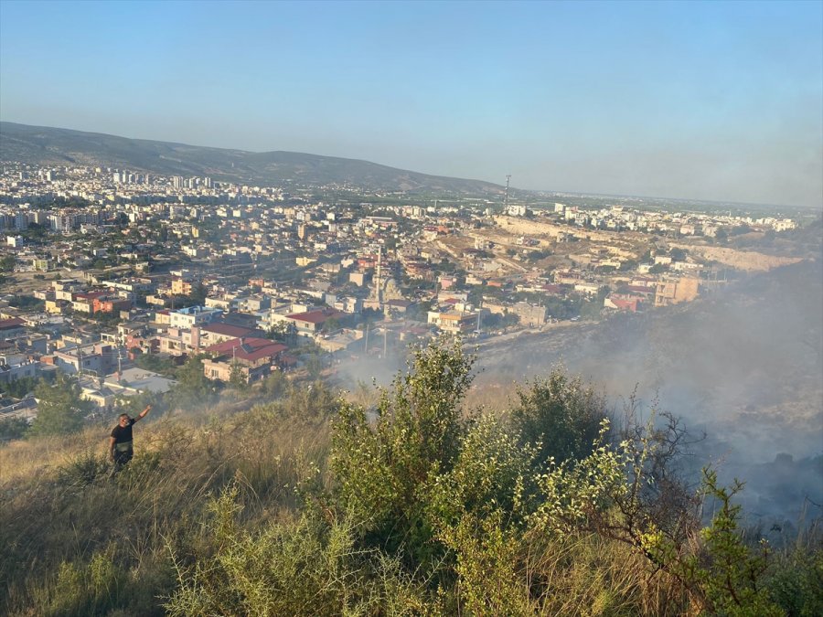 Mersin'de Çalılık Alanda Çıkan Yangın Söndürüldü