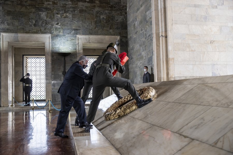 Kktc Cumhuriyet Meclisi Başkanı Sennaroğlu, Anıtkabir'i Ziyaret Etti