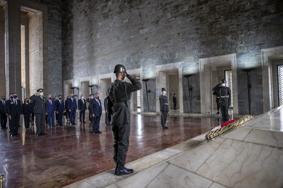 Kktc Cumhuriyet Meclisi Başkanı Sennaroğlu, Anıtkabir'i Ziyaret Etti