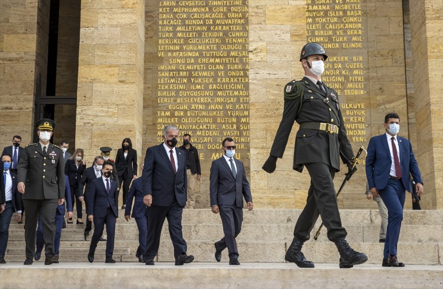 Kktc Cumhuriyet Meclisi Başkanı Sennaroğlu, Anıtkabir'i Ziyaret Etti