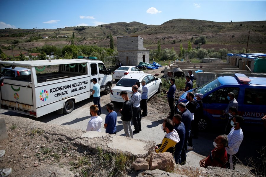 Güncelleme 2 - Kayseri'de Kayıp İki Kişinin Cesedi Bir Evin Tandırında Gömülü Bulundu