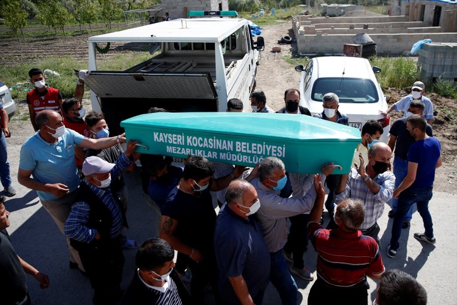 Güncelleme 2 - Kayseri'de Kayıp İki Kişinin Cesedi Bir Evin Tandırında Gömülü Bulundu