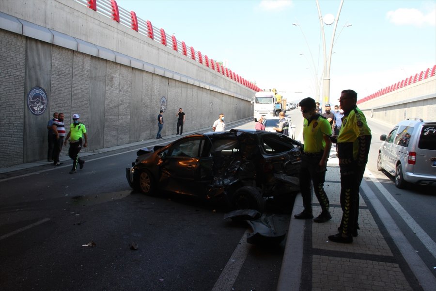 Kayseri'de 4 Aracın Karıştığı Trafik Kazasında 1 Kişi Yaralandı