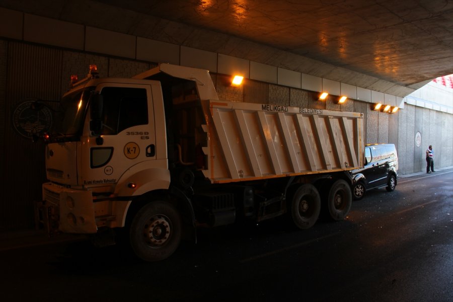 Kayseri'de 4 Aracın Karıştığı Trafik Kazasında 1 Kişi Yaralandı