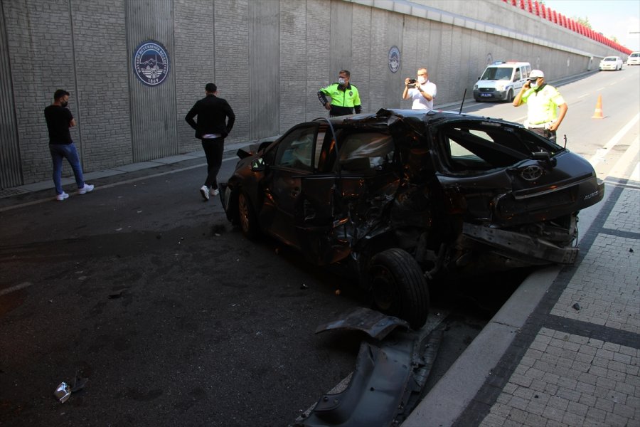 Kayseri'de 4 Aracın Karıştığı Trafik Kazasında 1 Kişi Yaralandı