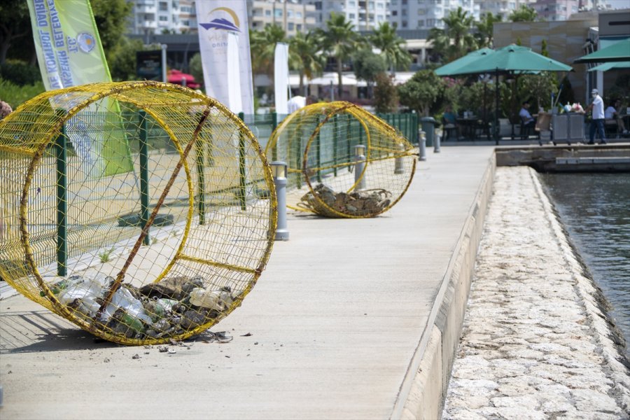 Mersin'de Deniz Dibinden Alışveriş Sepeti, Halat Ve Plastik Atıklar Çıktı