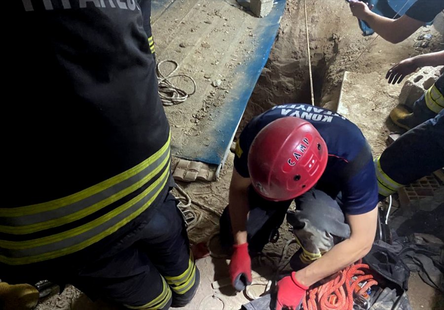 Konya'da 3 Katlı Binanın Bodrumundaki Kuyuda Göçük Oluştu