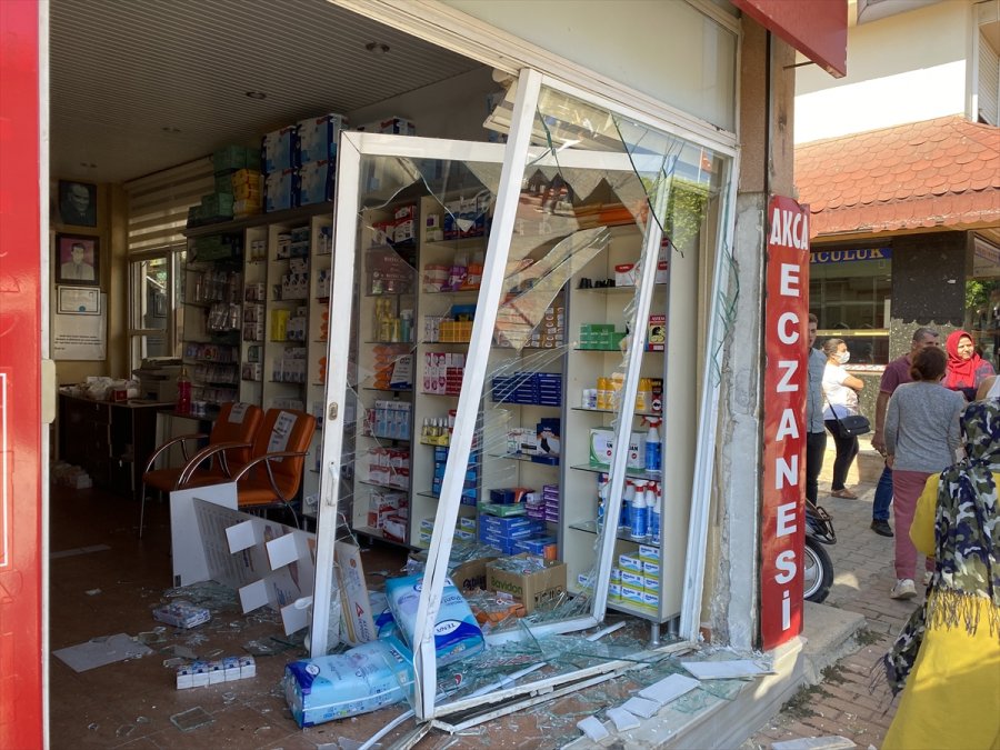 Antalya'da Tartıştığı Kardeşinin İş Yerine Kamyoneti İle Çarpan Kişi Gözaltına Alındı