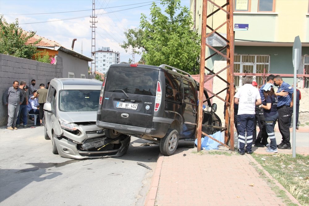 kayseri de yeni evli cifti trafik kazasi ayirdi