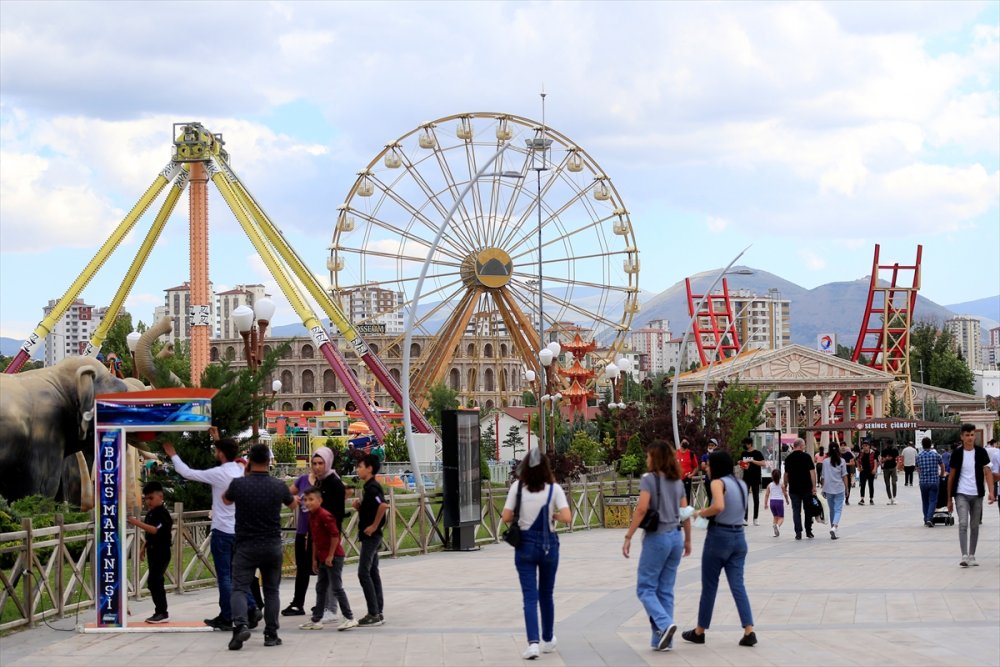 kayseri deki anadolu harikalar diyari na kisitlamasiz pazar gununde yogun ilgi