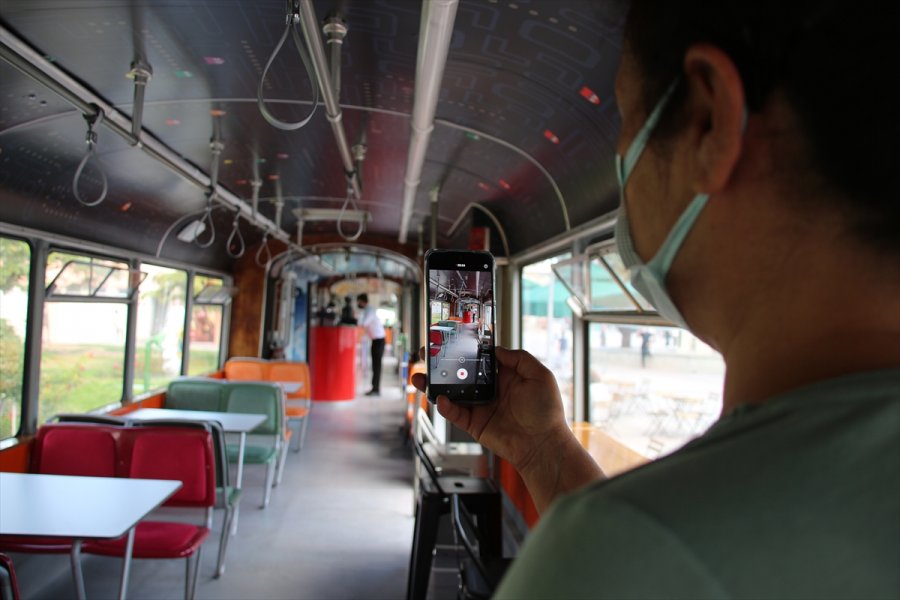 "nostaljik Tramvay Kafe" Müşterilerini Zamanda Yolculuğa Çıkarıyor