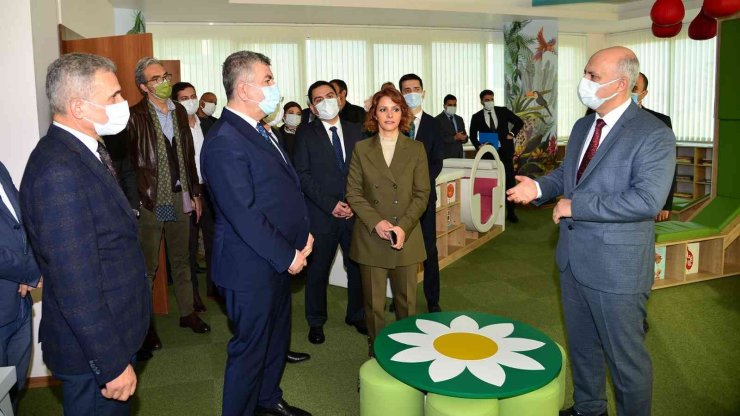 Meü Gençlik Akademisi Törenle Açıldı