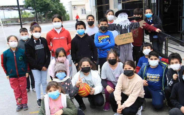 Öğrenciler Yaptı... Doğanın İçindeki Okula Geri Dönüşümle Kütüphane Kuruldu