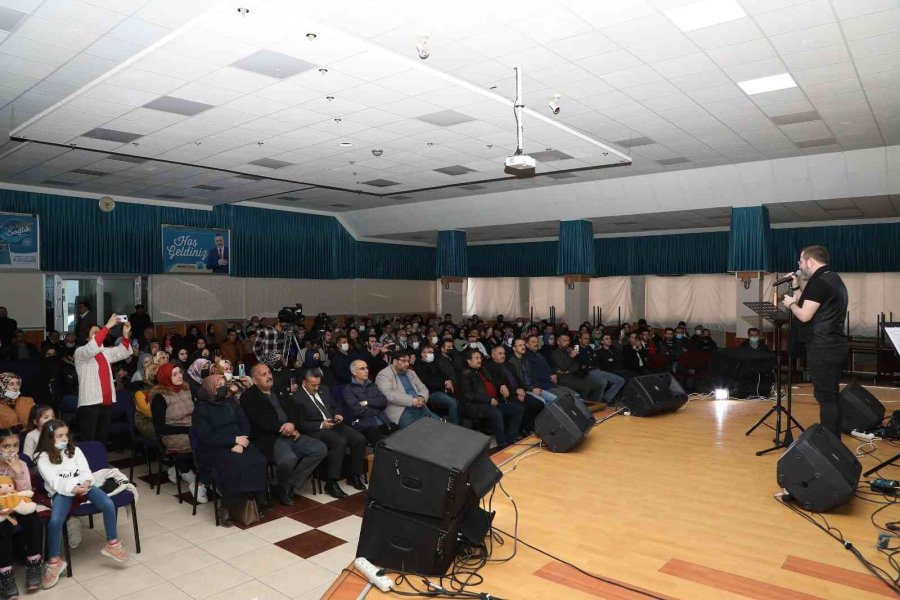 Şehir Konferansları Sevilen İsimleri İlçelerdeki Vatandaşlarla Buluşturdu