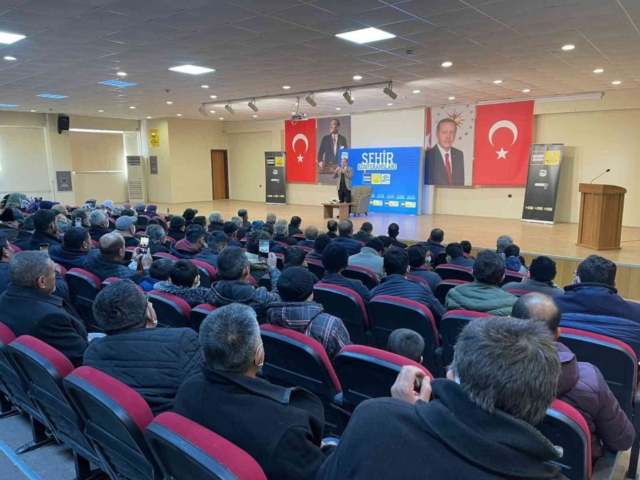 Şehir Konferansları Sevilen İsimleri İlçelerdeki Vatandaşlarla Buluşturdu