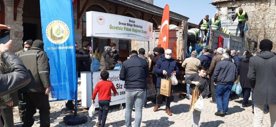 Konya’nın 4 İlçesinde Vatandaşlara 20 Bin Adet Ücretsiz Fidan Dağıtıldı