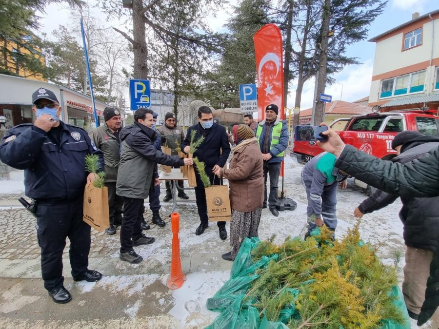 Konya’nın 4 İlçesinde Vatandaşlara 20 Bin Adet Ücretsiz Fidan Dağıtıldı