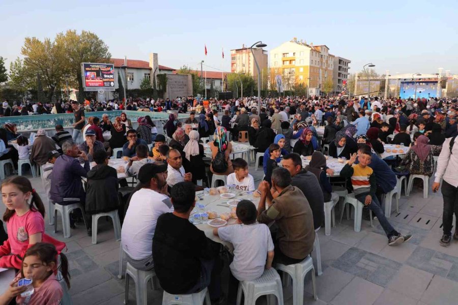 Bakan Kurum: “bu Ülkenin İstiklaline Kimse Kastedemez”