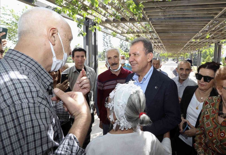 Başkan Seçer, Emekli Evinde Yaşlılarla Bayramlaştı