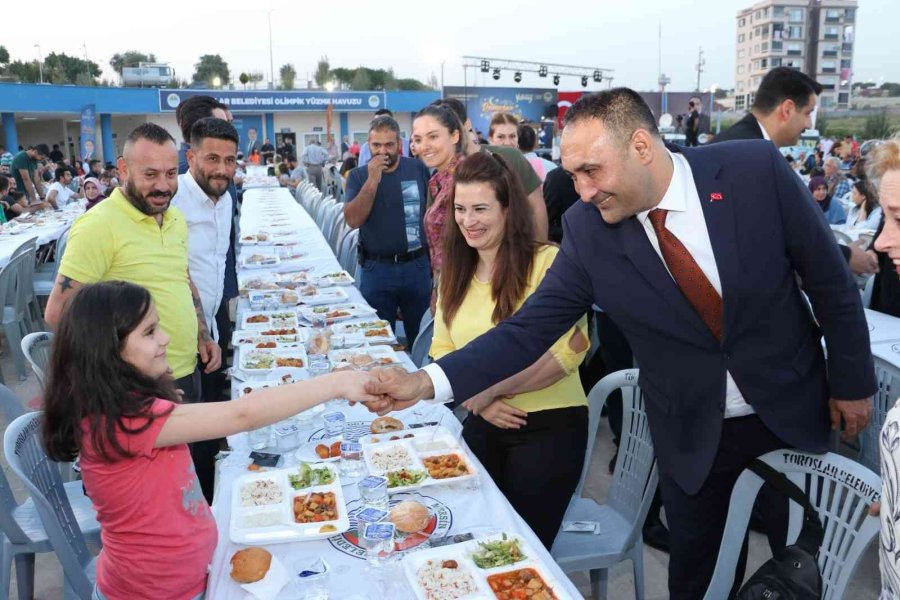 Başkan Yılmaz, Personeliyle İftarda Buluştu, Bayramlarını Kutladı