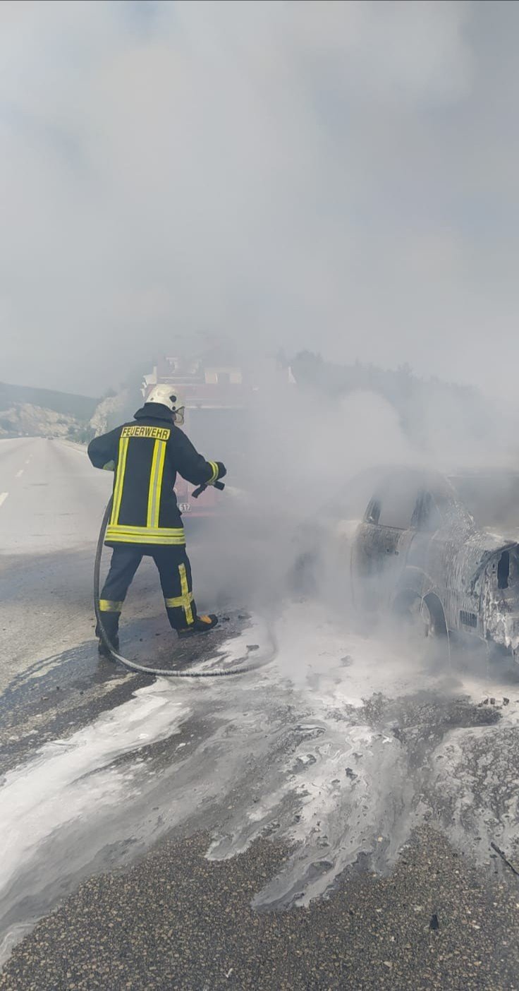 Seyir Halindeki Otomobil Alev Alev Yandı