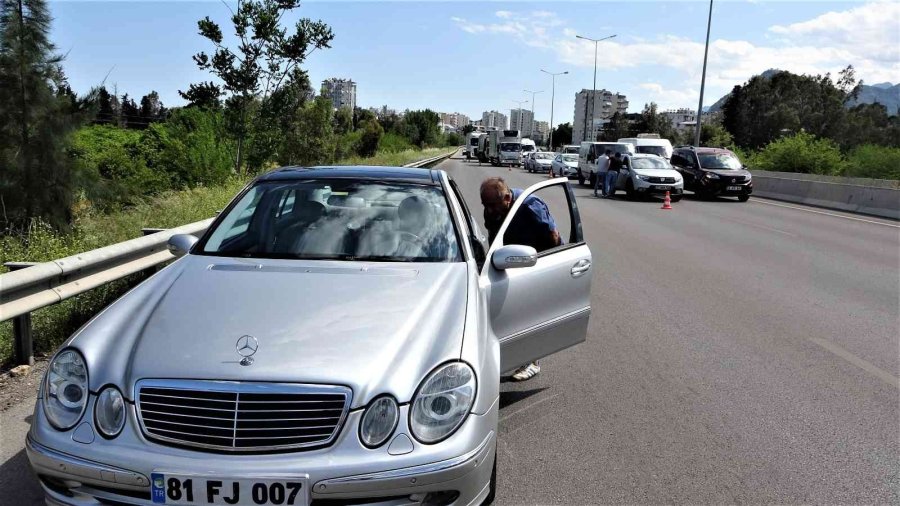 Korsan Taksici, Aracına Aldığı Müşteri Sivil Polis Çıkınca Yakayı Ele Verdi