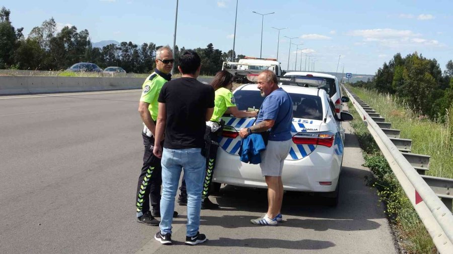 Korsan Taksici, Aracına Aldığı Müşteri Sivil Polis Çıkınca Yakayı Ele Verdi