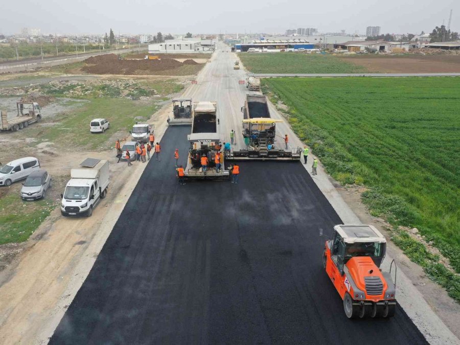 Tarsus’ta Kobi İşletmelerinin Bulunduğu Bölgenin Yolları Sıcak Asfaltla Kaplandı