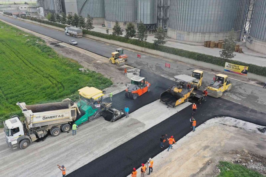 Tarsus’ta Kobi İşletmelerinin Bulunduğu Bölgenin Yolları Sıcak Asfaltla Kaplandı