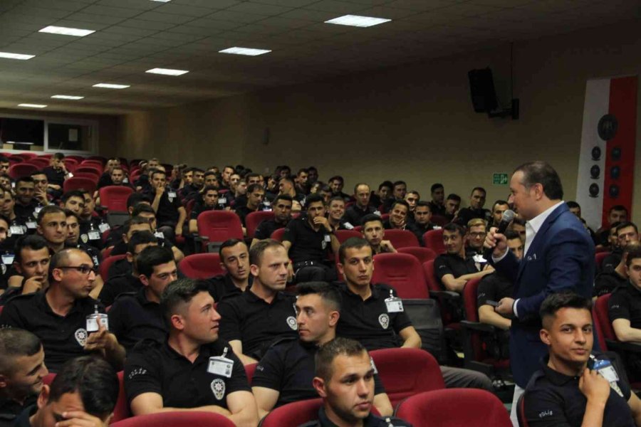 Polis Adaylarına Kişisel Gelişim Ve Farkındalık Eğitimi