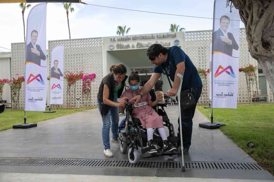 Mersin Büyükşehir Belediyesinden Engellilere 60 Akülü Sandalye