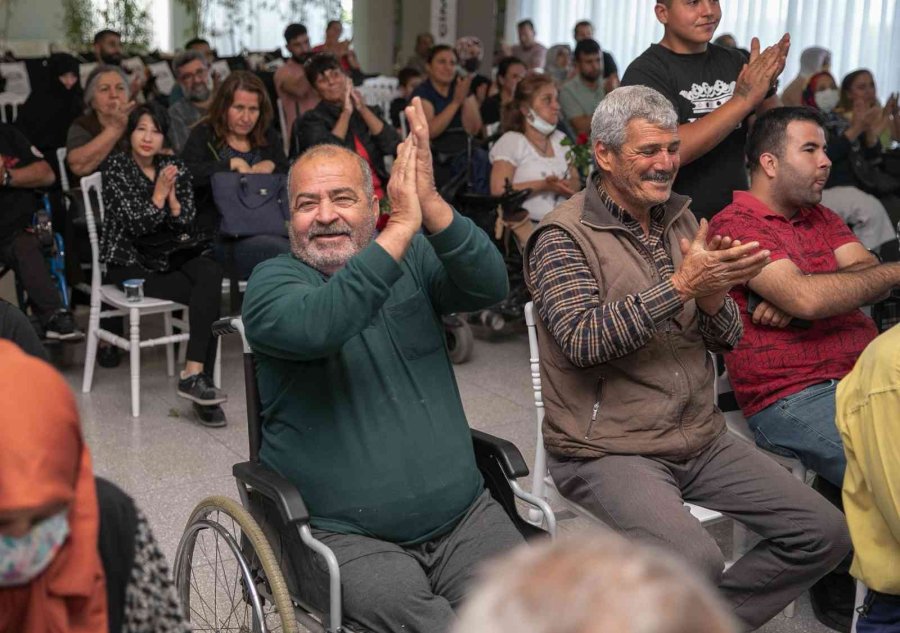 Mersin Büyükşehir Belediyesinden Engellilere 60 Akülü Sandalye